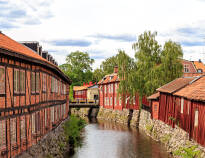 Kør en tur til hyggelige Västerås, som I finder blot omkring 35 minutters kørsel fra Kolsva.