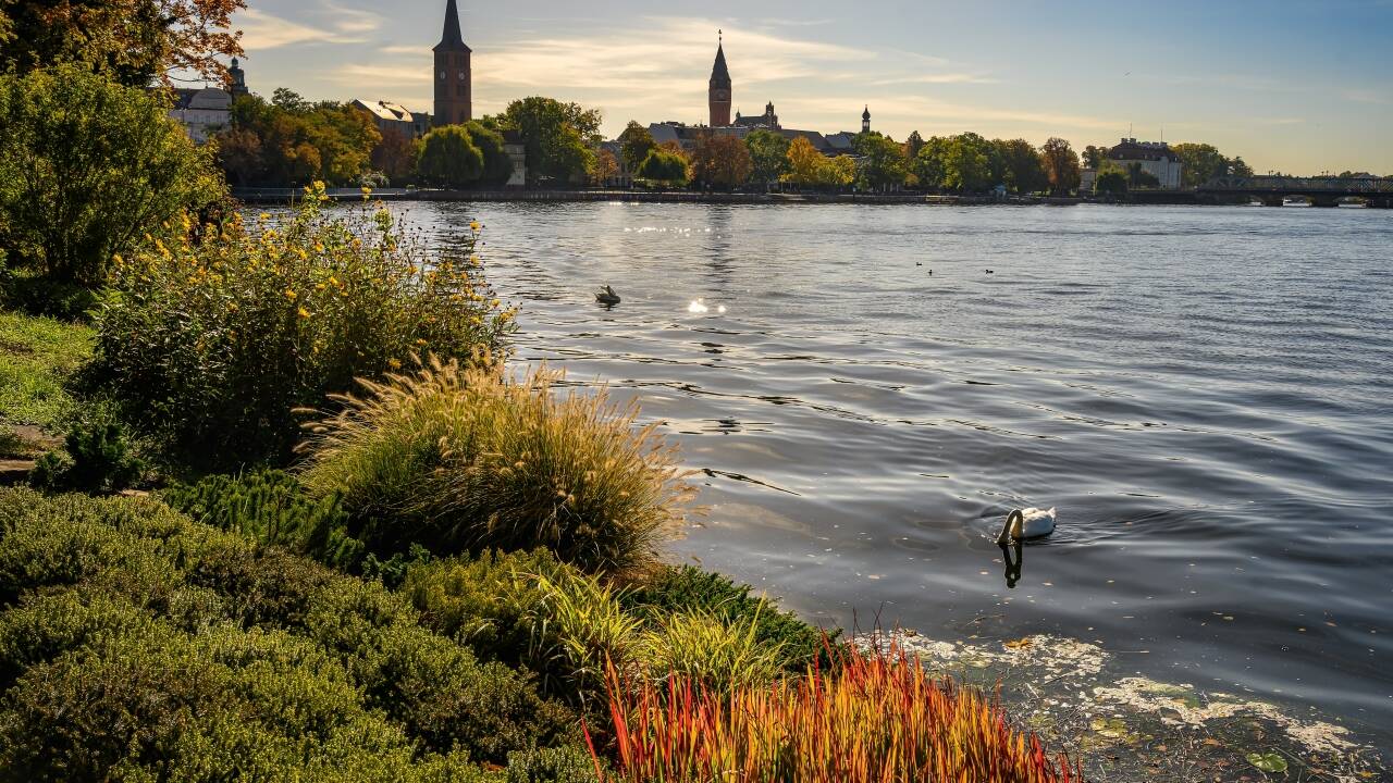 Hotel am Schloss Köpenick ligger malerisk direkte ved bredden af Dahme, en biflod til Spree.