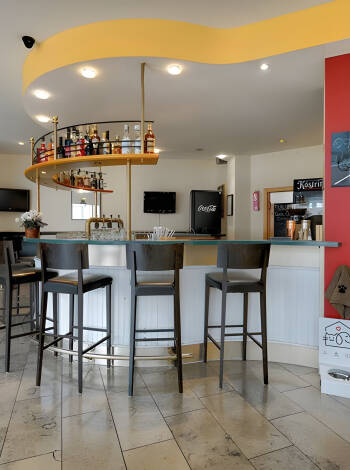 The hotel has a restaurant, a lobby bar and a cosy terrace.