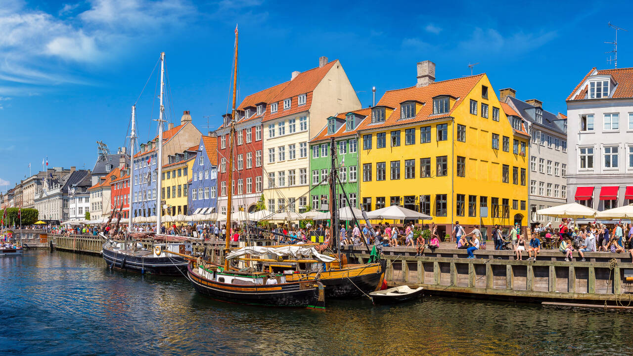 Københavns pulserende byliv er let at komme til.
