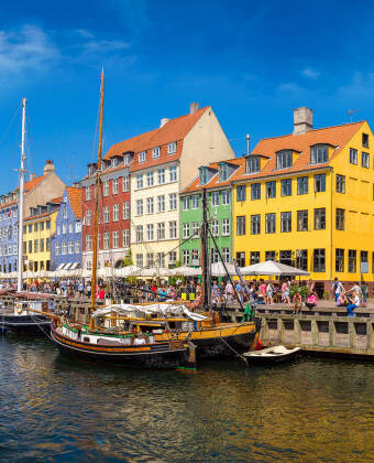 Köpenhamns pulserande stadsliv är lättillgängligt.