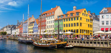 Københavns pulserende byliv er let at komme til.