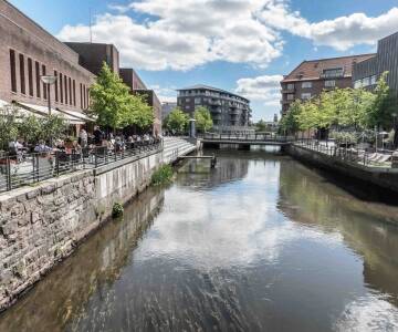 Idylliske Lyngby Sø er ideel til afslapning, gåture eller bare at nyde den rolige stemning.