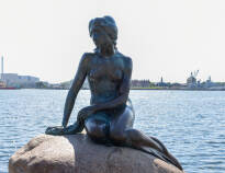 Besøg Den Lille Havfrue, Rundetårn og mange andre af Københavns mange seværdigheder.