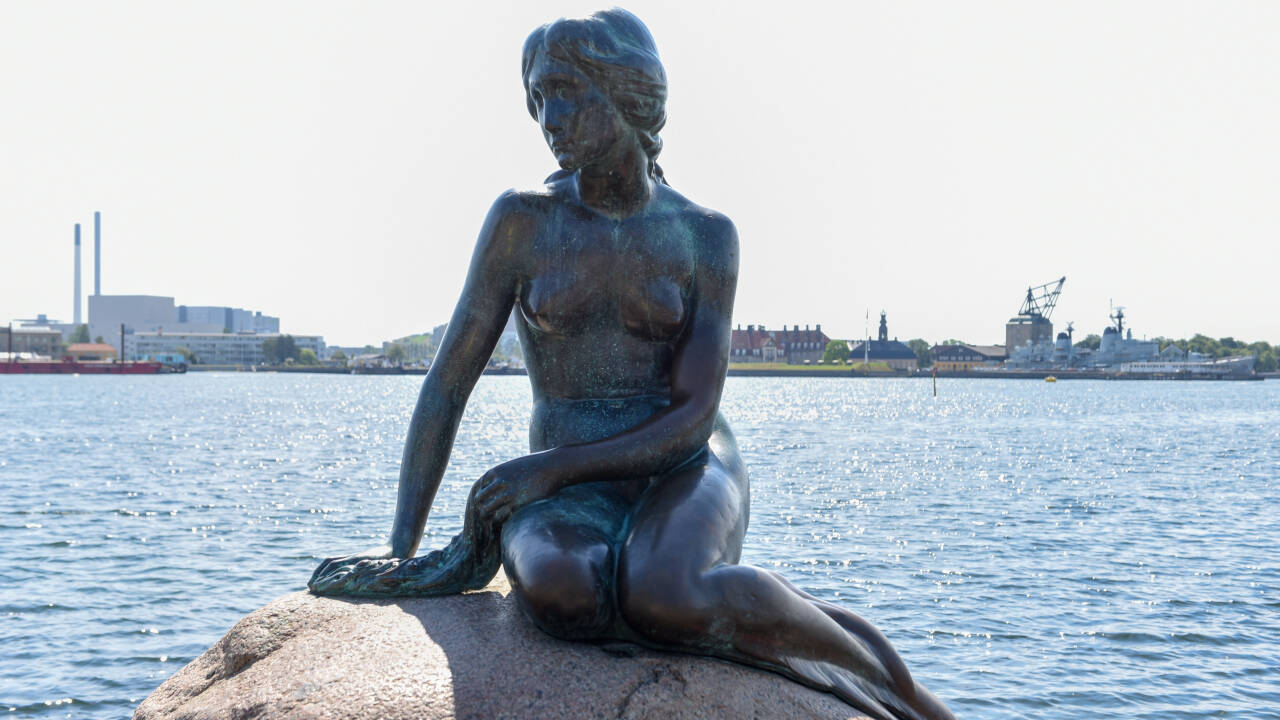 Besuchen Sie die kleine Meerjungfrau, den runden Turm und viele andere der vielen Sehenswürdigkeiten Kopenhagens.