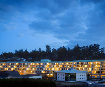 Beliggende midt mellem de hyggelige byer Karlshamn og Karlskrona er hotellet ideelt til en sommerferie med bil!.