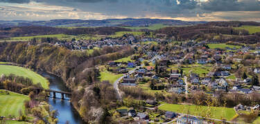 Das Hotel Willmeroth liegt malerisch an der Sieg, nahe des Natursteigs Sieg.
