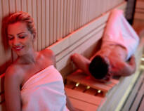 Slap af mellem oplevelserne i hotellets egen sauna, som I frit kan benytte.