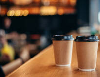 Efter et dejligt morgenmåltid kan I drage ud på opdagelse i Bergen med 'coffee-to-go' fra hotellet.