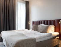 Nyt en komfortabel base og en god natts søvn på Elite Hotel Academia Uppsala.