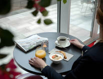 Hotellet serverer en generøs morgenbuffet hver morgen i Nobel Restaurant.