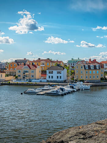 Hotell Astons läge vid vattnet ger dig direkt tillgång till Blekinges skärgård – perfekt för sightseeing och avkoppling vid havet.