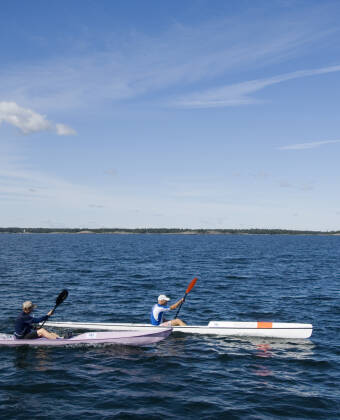 Området rundt inviterer til kajakkpadling, båtturer eller andre vannsportsaktiviteter under oppholdet.