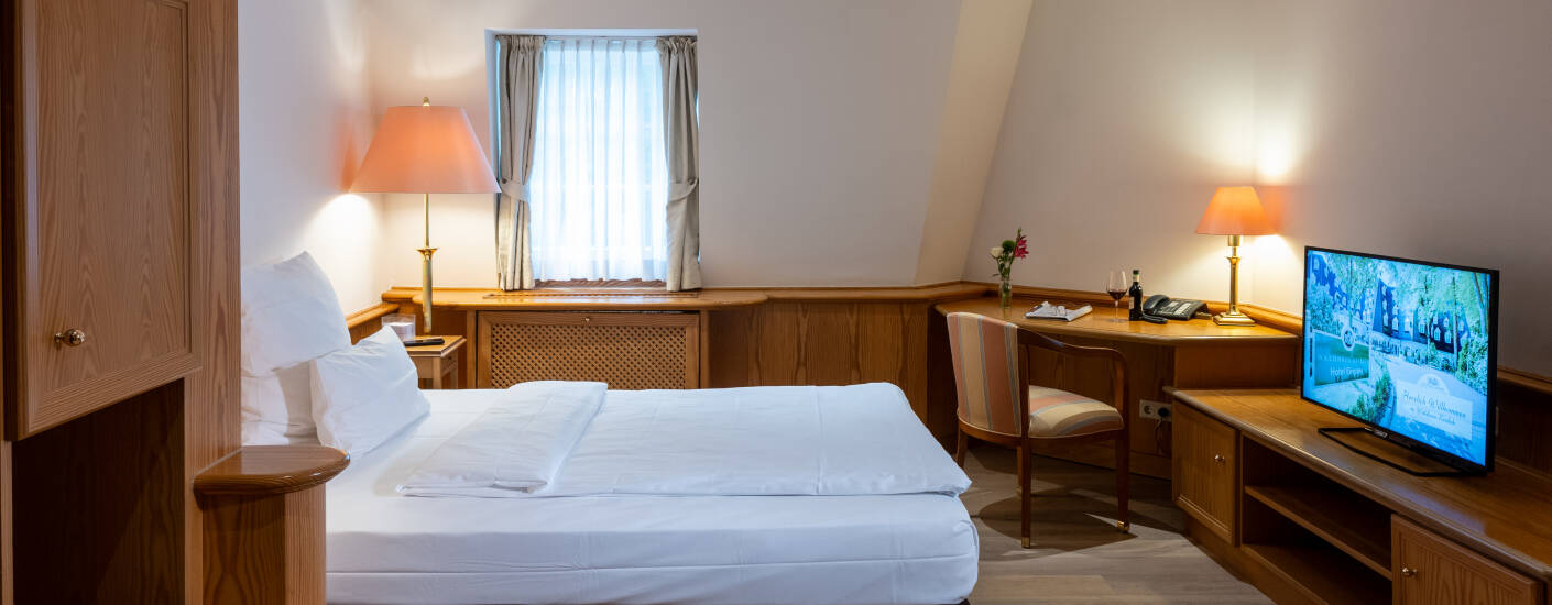 Hotellets værelser giver jer stilfulde og komfortable rammer under opholdet.