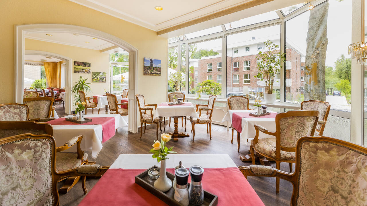 I hotellets restaurang serveras det lokala specialiteter