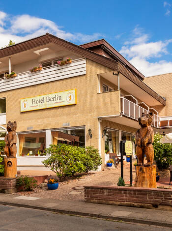 Hotellet ligger precis intill kurparken och 200 meter från de lokala termalbaden.