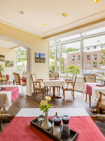 I hotellets restaurang serveras det lokala specialiteter