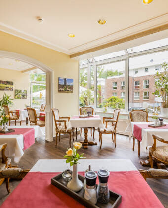 Der serveres lokale specialiteter i hotellets restaurant.