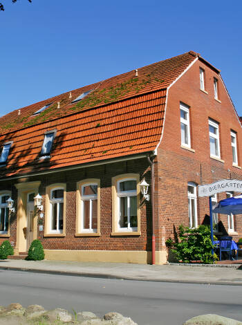 Das Hotel zur Linde ist ein familiengeführtes Hotel im malerischen Emsland, das bekannt ist für seine schöne Natur.