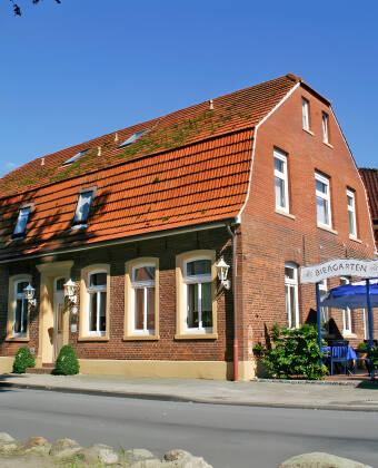 Das Hotel zur Linde ist ein familiengeführtes Hotel im malerischen Emsland, das bekannt ist für seine schöne Natur.