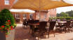Nyd en sommerdag på hotellets terrasse, hvor I kan slappe af med en kop kaffe eller forfriskning efter en oplevelsesrig dag.