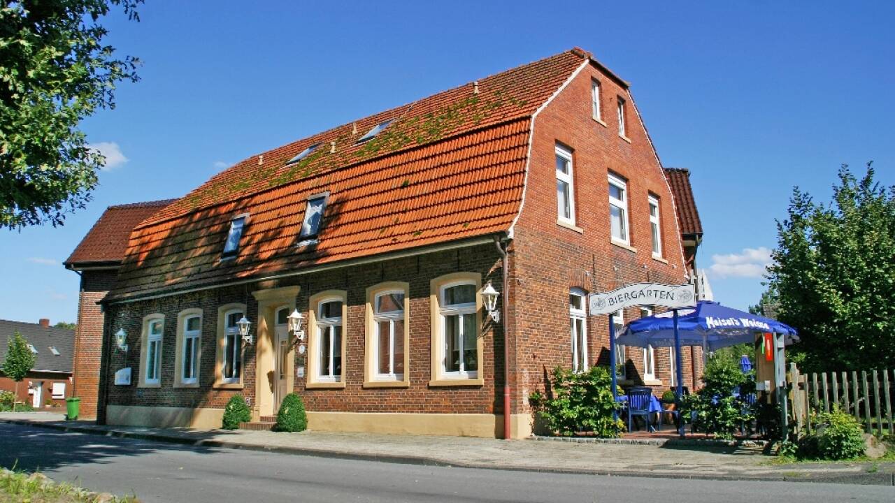 Hotel zur Linde er et familiedrevet hotel beliggende i den skønne Emsland region, der er kendt for den skønne natur.