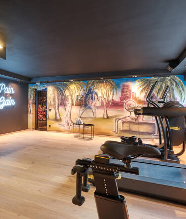 Im 300 m² großen Fitnessraum, der rund um die Uhr geöffnet ist, finden Sie alles, was Sie für ein erfolgreiches Training brauchen.