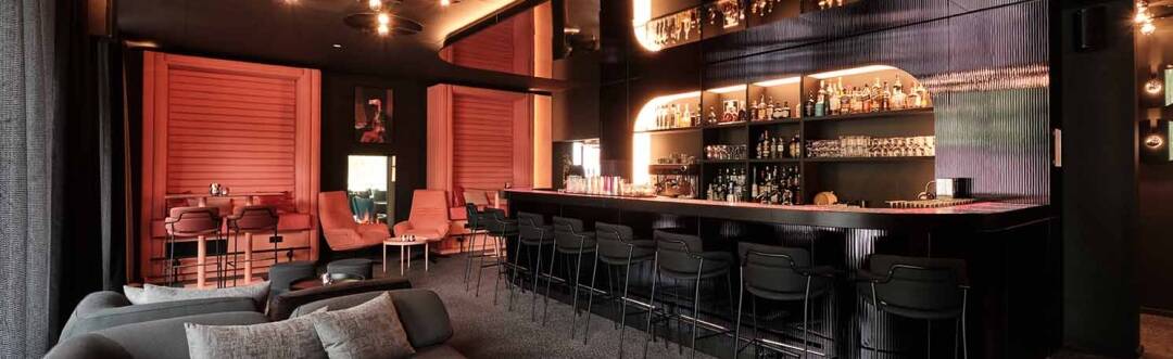 Skjem bort smaksløkene dine på Six Zero Kitchen & Bar, og slapp av med en cocktail - det er den perfekte måten å avslutte dagen på.