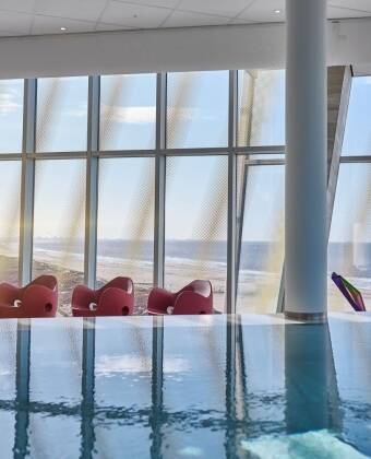 Entspannen Sie sich im Spa Flow mit Pool, Sauna, Dampfbad und Fitnesseinrichtungen.