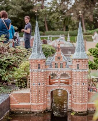 Ta en kort tur til Madurodam, den sjarmerende miniatyrparken.