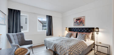 112
