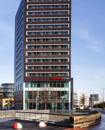 Das Hotel liegt direkt am Hauptbahnhof Hannover und bietet nahezu direkten Zugang zum ÖPNV.