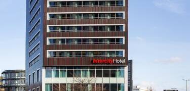 Das Hotel liegt direkt am Hauptbahnhof Hannover und bietet nahezu direkten Zugang zum ÖPNV.
