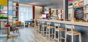 A relaxed atmosphere and a selection of regional, national, and seasonal specialties warmly welcome you.