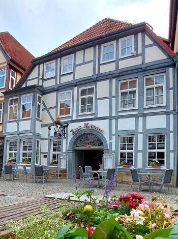 Hotel zur Krone Hameln ligger i en fotgängarzon i hjärtat av den charmiga gamla stan i Hameln och här har ni ett perfekt läge för sightseeing