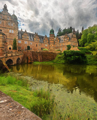 Besuchen Sie in Ihrem Urlaub in Hameln das abenteuerliche Wasserschloss "Hämelschenburg".