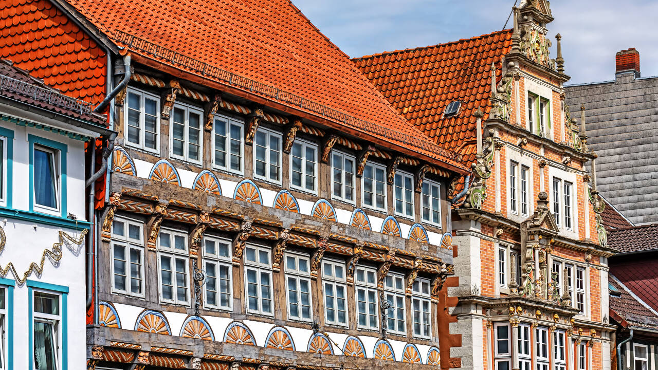 Lad jer imponere over den smukke arkitektur fra Weser-renæssancen.