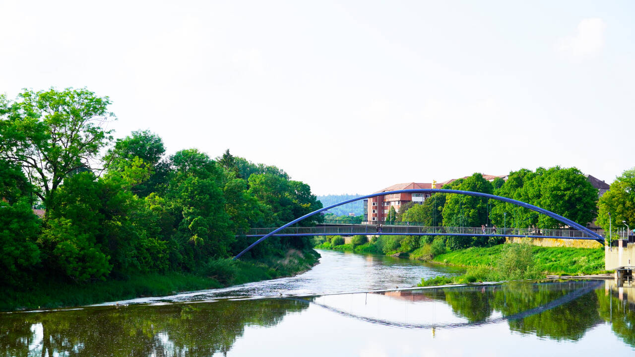 Byens beliggenhet nær Weser -elven ligger perfekt til å spasere langs bredden, eller ta en båttur på elven og se byen fra en unik vinkel
