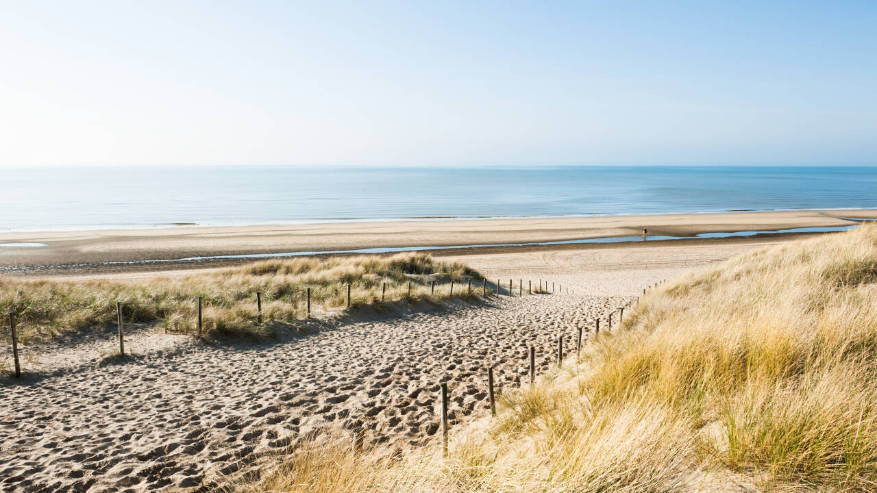 Golden Tulip Noordwijk Beach har en suveræn beliggenhed, direkte ved stranden