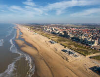 Two Brothers Noordwijk Beach har en suveræn beliggenhed, direkte ved stranden
