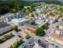 Fra dette centralt beliggende hotel kan du nemt udforske Karslkoga.