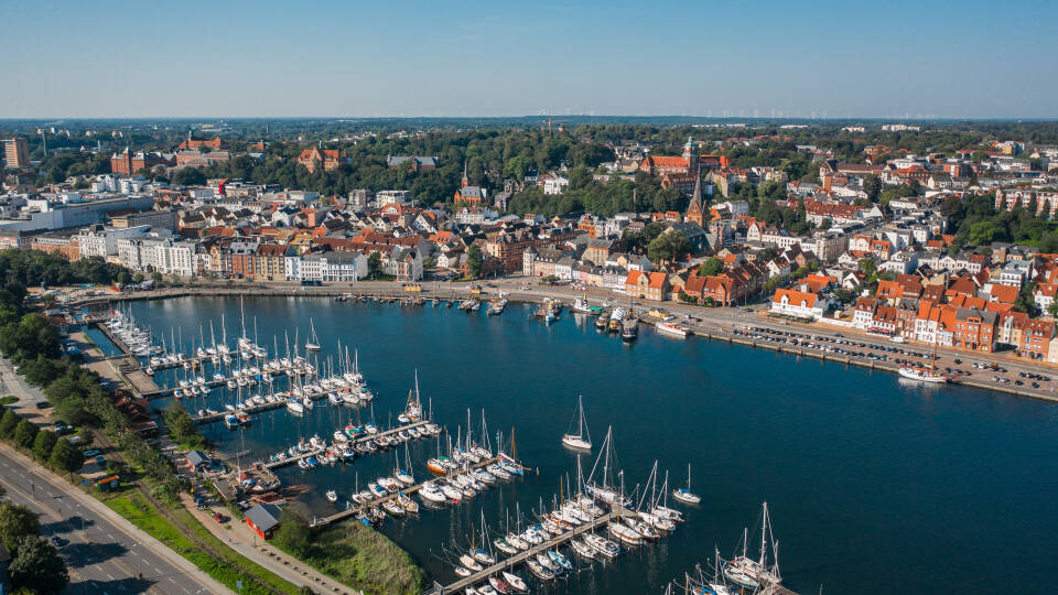 Tack vare sitt utmärkta läge når ni Flensburgs centrum och stadens hamn på endast några minuters promenad.