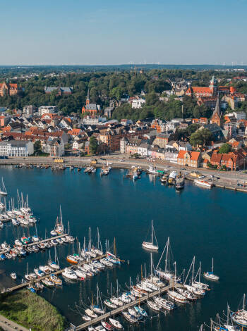 Tack vare sitt utmärkta läge når ni Flensburgs centrum och stadens hamn på endast några minuters promenad.