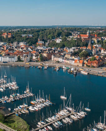 Tack vare sitt utmärkta läge når ni Flensburgs centrum och stadens hamn på endast några minuters promenad.