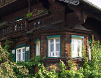 Hotellet har en central beliggenhed i St. Johann, og tilbyder hver onsdag guidede vandreture gennem den charmerende by.