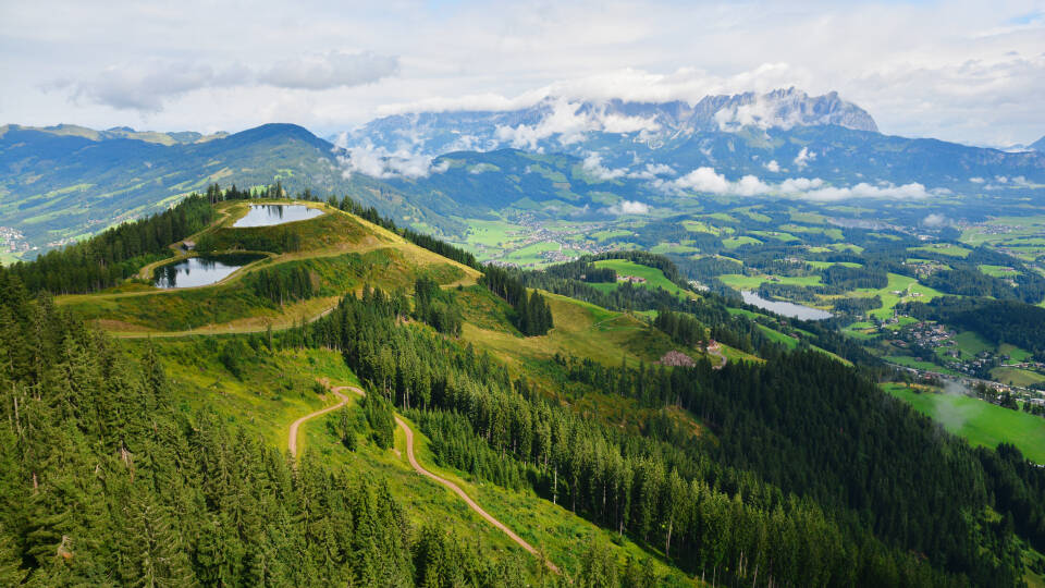 Kitzbühel-alperne er det perfekte sted for aktiv ferie med vandreture og cykelture i smukke omgivelser.