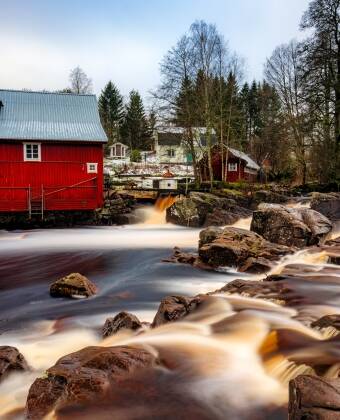Explore Laholm’s old town filled with cozy cafés and charming art galleries.