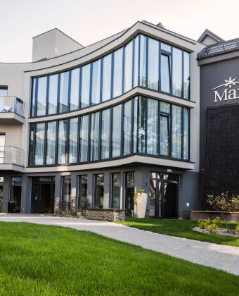 Das Hotel Max genießt eine hervorragende Lage in Ustronie Morskie, nur 50 m von der Küste entfernt.