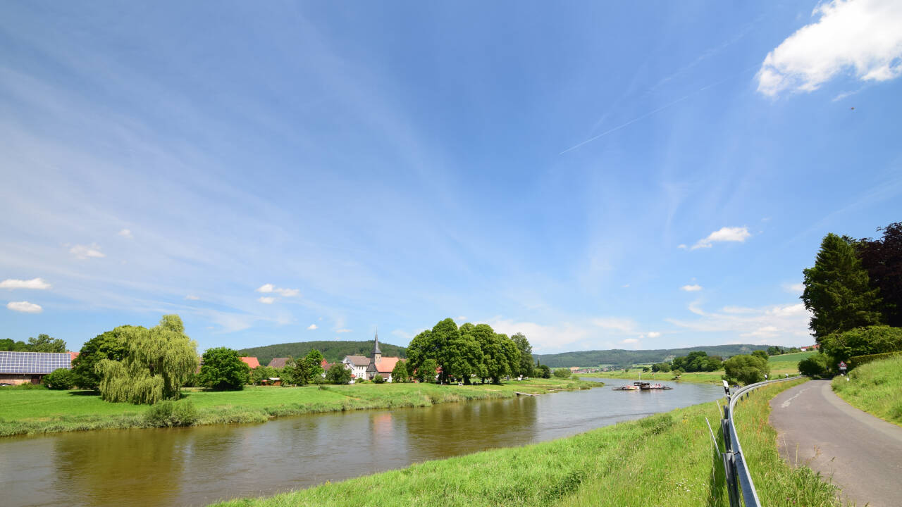 Spaziergänge rund um die Weser zeigen die Schönheit der Natur.
