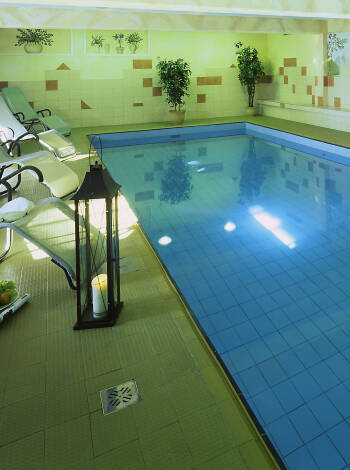 Alpenhotel Ramsauerhof features a 10 x 4 metre indoor swimming pool.